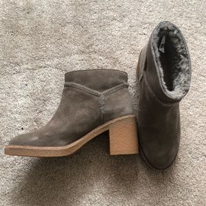 Almost brand new Ugg Kasen boots!